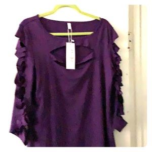 Rosegal top with slits on both sleeves.